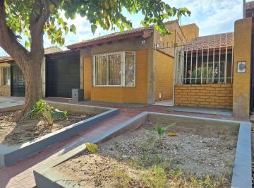 Casa · 208m² · 5 Ambientes · 1 Cochera · Hermosa Casa de Barrio con Mejoras en Las Heras
