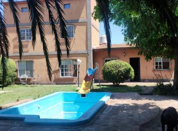 Quinta vacacional · 230m² · 5 Ambientes · 5 Cocheras · Venta Quinta en Paso del Rey