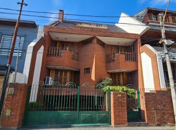 Casa · 394m² · 6 Ambientes · 4 Cocheras · Casa de 6 Ambientes con 4 Cocheras