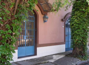 Casa · 211m² · 5 Ambientes · 1 Cochera · Casa en Venta 4 Dorm. en Olivos, Pileta Climatizada, Jardin, Quincho, Seguridad 24hs