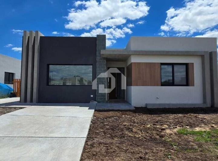 Casa · 129m² · 4 Ambientes · 2 Cocheras