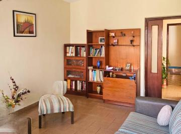 Casa · 3 Dormitorios · 1 Cochera · Casa en La Tablada Al 200