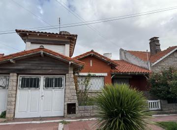 Casa · 200m² · 4 Ambientes · 1 Cochera · Casa en Alquiler 24 Meses - La Perla