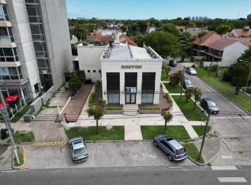 Local comercial · 950m² · Importante Propiedad Comercial en Esquina de Av Constitución