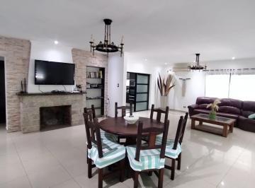 Casa · 2550m² · 5 Ambientes · Venta Casa Quinta 5 Ambientes Parque Pileta Moreno