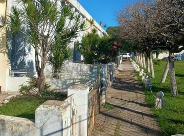 Casa · 90m² · 6 Ambientes · 1 Cochera · Venta Casa en Valentín Alsina, (Lanús) con Cochera