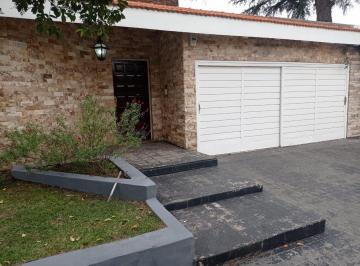 Casa de 7 ambientes, Córdoba · Casa en Urca - 4 Dorm.