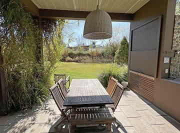 Casa · 279m² · 5 Ambientes · 2 Cocheras · Casa en Venta en La Peregrina - 5 Ambientes