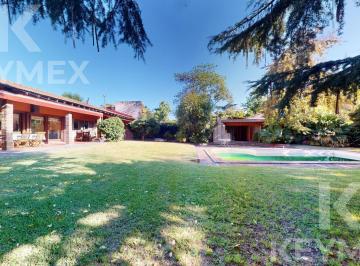 Casa · 327m² · 8 Ambientes · 2 Cocheras · Casa en Venta de 4 Dorm. en Gonnet