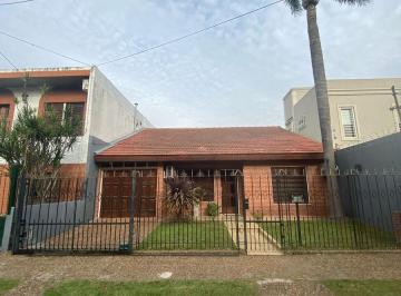 Casa · 160m² · 3 Dormitorios · 2 Cocheras · Casa - Adrogue
