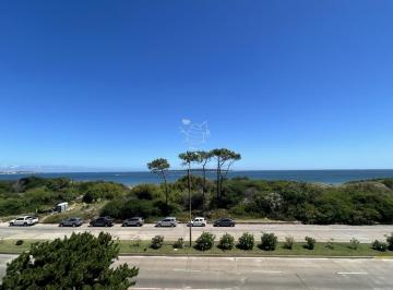 Foto1 · Alquiler Temporario de Apartamento de 4 Dorm. en Playa Mansa, Punta del Este