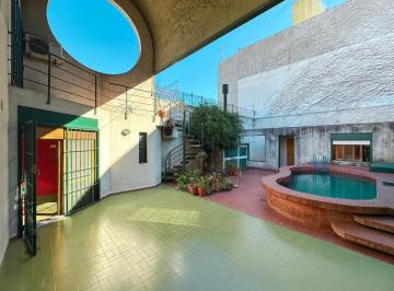 Casa · 216m² · 7 Ambientes · 1 Cochera · Casa de 3 Dorm. Más Comodín, Cochera y Pileta en Pichincha