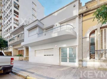Casa · 270m² · 5 Ambientes · 1 Cochera · Casa en Venta de 3 Dorm. con Parque en La Plata