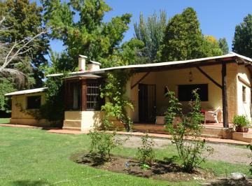 Casa de 7 ambientes, Chacras de Coria · Alquiler de Espectacular Casa Amoblada por 8 Meses a 1 Año en Chacras de Coria.