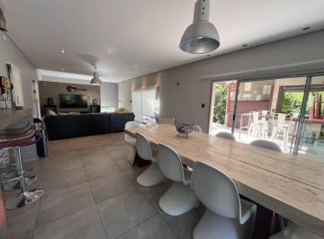 Casa · 290m² · 8 Ambientes · 1 Cochera · Casa en Venta Valle Escondido - Las Terrazas 4d