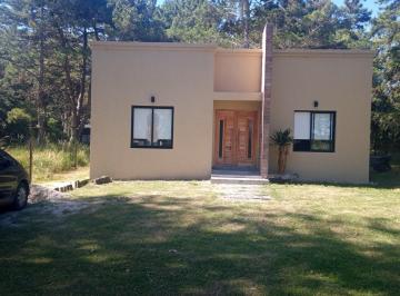 Casa · 100m² · 4 Ambientes · Casa en Venta - 3 Dorm. 2 Baños - 555 m² - Costa del Este