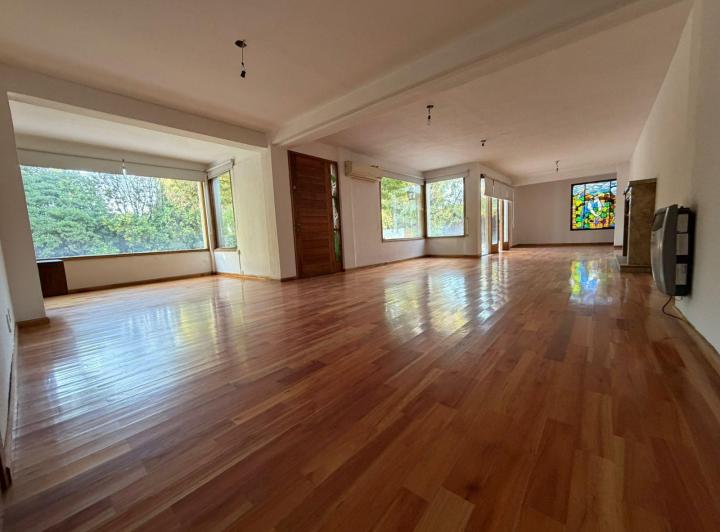 Casa · 253m² · 11 Ambientes · 4 Cocheras