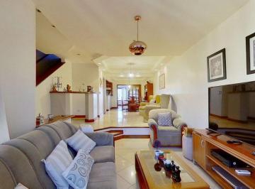 Casa · 218m² · 4 Ambientes · 1 Cochera · Venta Casa 4 Amb con Parque y Pileta, Avellaneda