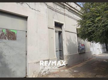Casa · 120m² · 4 Ambientes · 1 Cochera · Casa Venta a Necochea 323 Microcentro