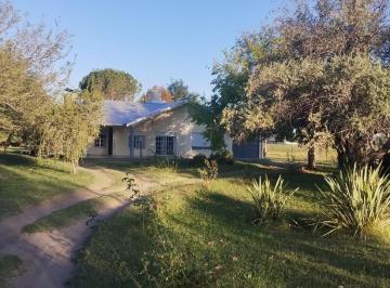 Quinta vacacional · 428m² · 4 Ambientes · 1 Cochera · Hermosa Casa Quinta en Excelente Zona!