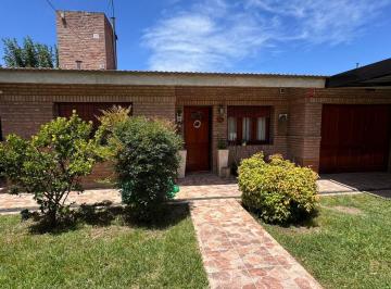 Casa de 5 ambientes, La Falda · Casa en Venta en La Falda, Barrio Villa El Dominador