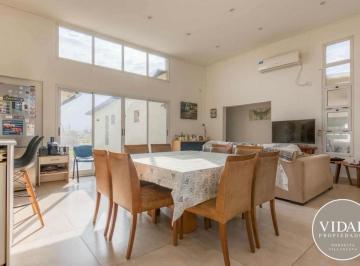 Casa · 180m² · 5 Ambientes · 2 Cocheras · Casa en Venta en San Sebastián, Escobar