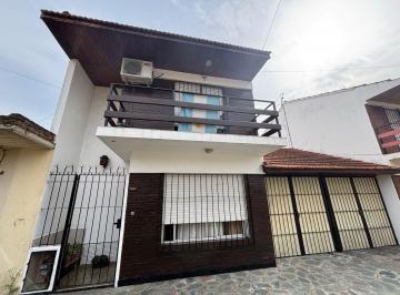 Casa · 80m² · 3 Ambientes · 1 Cochera · Casa en Quilmes