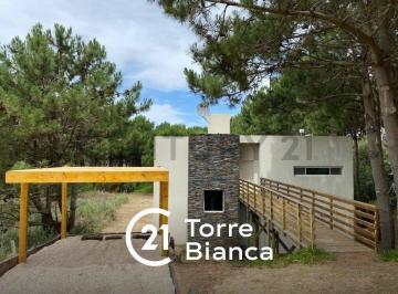 Casa · 195m² · 4 Ambientes · 1 Cochera · Casa de 5 Ambientes en Alquiler Mensual Hasta Diciembre en Costa Esmeralda, Partido de La Costa.
