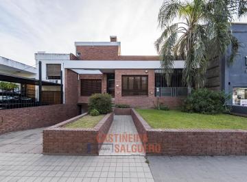 Casa · 360m² · 8 Ambientes · 2 Cocheras · Hermosa Casa 4 Dorm Rogelio Martinez