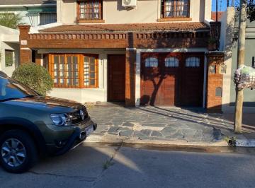 Casa de 4 ambientes, Quilmes · Chalet en Venta en Zona Residencial de Quilmes