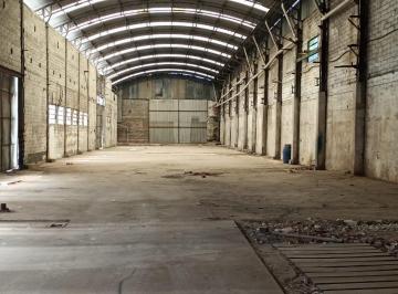 Depósito · 900m² · Galpón - Depósito de 900 m² en Valentín Alsina - en Alquiler.