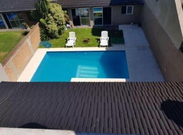 Casa de 5 ambientes, Morón · Casa en Lote Propio con Pileta y Doble Cochera