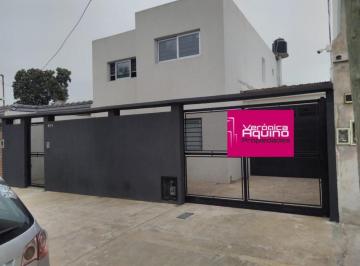 Casa · 180m² · 5 Ambientes · 2 Cocheras · Casa en Lote Propio con Pileta y Doble Cochera