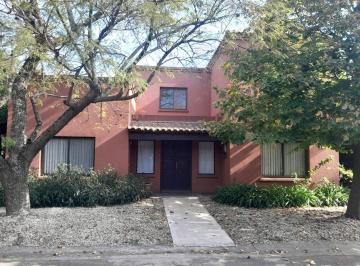 Casa · 232m² · 5 Ambientes · 2 Cocheras · Casa en Venta, Vista a Laguna, 4 Dorm., Pileta