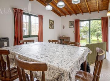Casa · 100m² · 4 Ambientes · 2 Cocheras · Casa en Venta en Villa Luzuriaga
