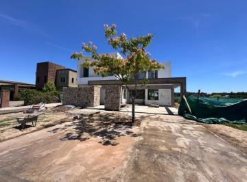 Casa · 393m² · 5 Ambientes · 4 Cocheras · Casa en Venta en San Matias - Area 1, San Matias, Escobar