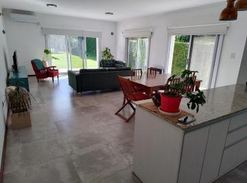 Casa · 141m² · 4 Ambientes · 4 Cocheras · Casa en Venta en Manuel B. Gonnet, La Plata, G. B. a. Zona Sur