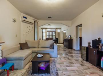 Casa · 188m² · 4 Ambientes · 1 Cochera · Casa en en Venta Barrio Echesortu 3 Dorm. Luminoso