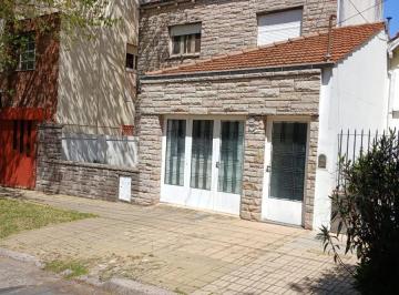 Casa · 178m² · 5 Ambientes · 1 Cochera · Casa en Venta - Florida, 4/5 Amb, 2 Plantas, C/jardín y Parrilla.