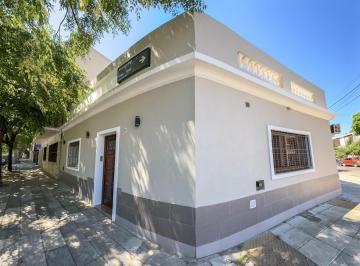 Casa · 153m² · 4 Ambientes · 1 Cochera · Venta Casa 4 Ambientes Patio Terraza Quincho en Urquiza R