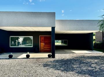 Casa · 300m² · 4 Ambientes · 9 Cocheras · Se Alquila Hermosa Casa a Estrenar en Country La Arbolada