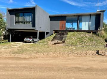 Casa · 240m² · 4 Ambientes · 1 Cochera · Casa en Venta - Costa Esmeralda - Amoblada