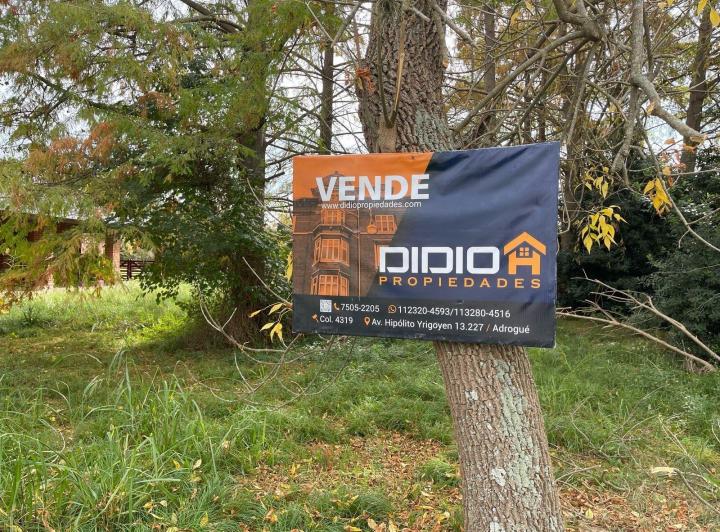 Terreno · 1300m²