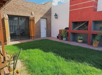 Casa de 6 ambientes, Córdoba · Casa en Venta en Calle Brasil