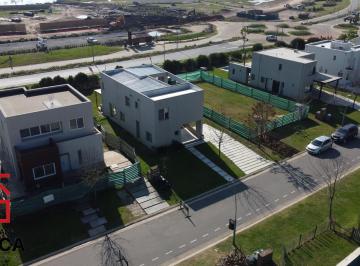 Casa · 180m² · 5 Ambientes · 1 Cochera · Puertos Bº Araucarias. Lote 204 Alq. Disp. Junio 2025