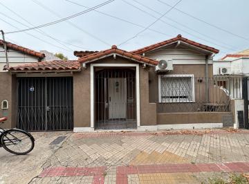 Casa · 140m² · 4 Ambientes · 1 Cochera · Casa de 4 Ambientes