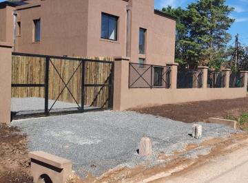 Casa · 88m² · 3 Ambientes · 1 Cochera · Casa en Venta en Complejo Casas del Pilar
