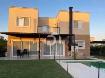 Casa · 210m² · 5 Ambientes · 4 Cocheras · Casa en Alquiler en Acacias, Puertos, Escobar