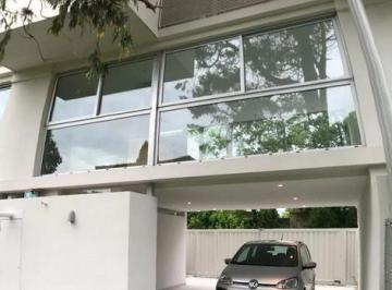 Departamento · 105m² · 3 Ambientes · Triplex de Dos Dorm. con Cochera en City Bell