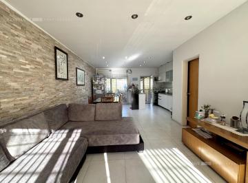 PH · 82m² · 3 Ambientes · 1 Cochera · 448 E/ 26 y 27 City Bell